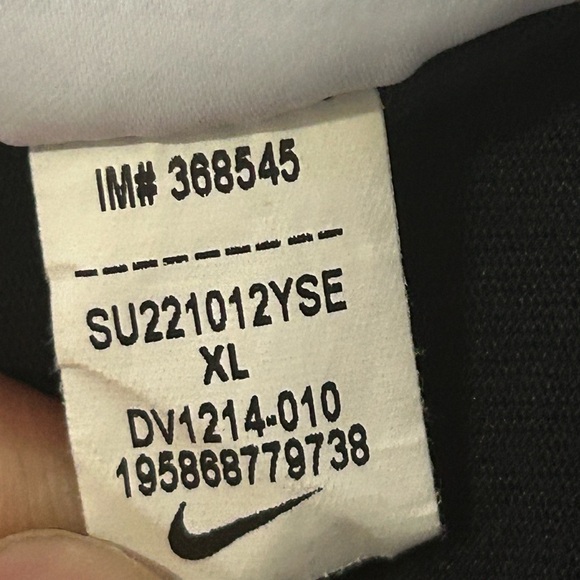 Nike Men’s XL Tropical Floral Print Center Swoosh T-Shirt - Picture 6 of 9